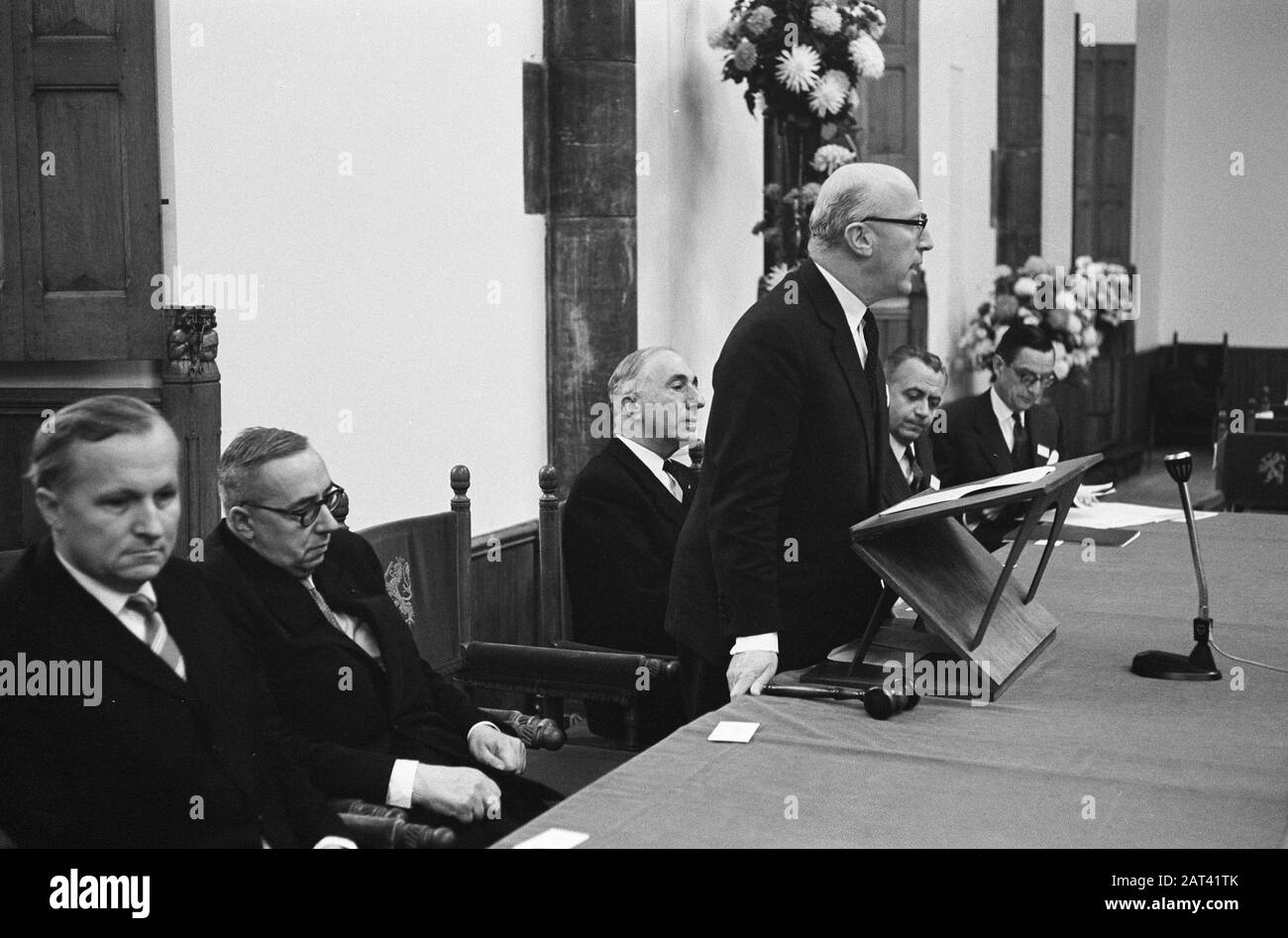 In Ridderzaal Eröffnete Der Zweite Internationale Kongress für Europarecht in den Haag. B. Borner, M. Maurice Rolland, L. Hendrickx, Samkalden, Datum: 24. Oktober 1963 Standort: Den Haag, Zuid-Holland Schlüsselwörter: Kongresse Name Der Institution: Ridderzaal Stockfoto