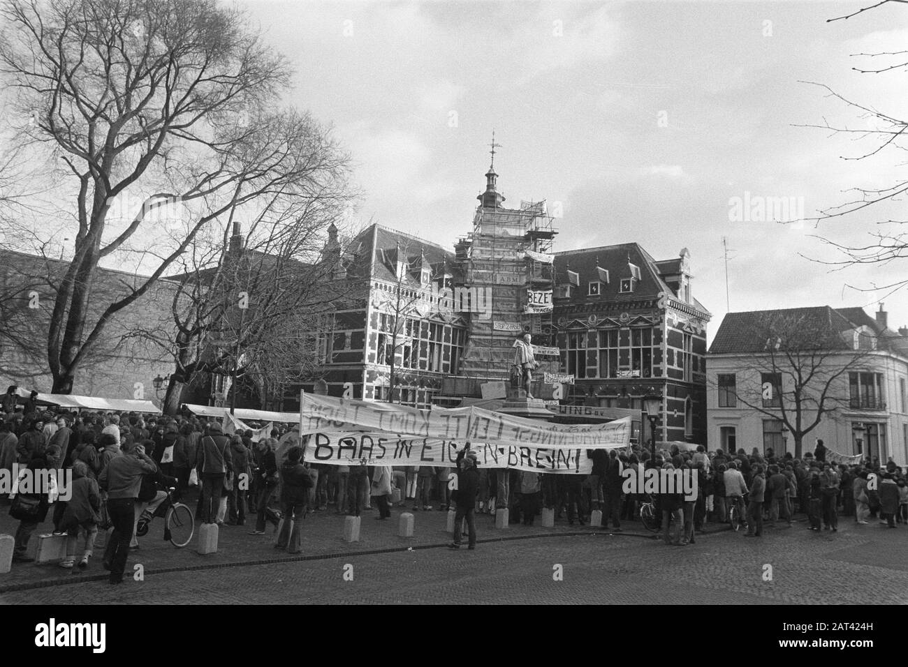 In Utrechter haben Studenten am Samstag gegen die Gesetzesgestaltung der zweiphasigen Struktur von Minister Pais demonstriert Datum: 29. November 1980 Ort: Utrechter Schlüsselwörter: Studenten, Beruf, Universitäten persönlicher Name: Pais, Arie Stockfoto
