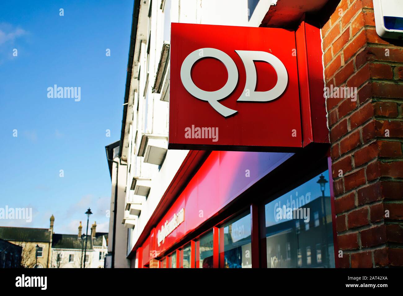 Stowmarket, Großbritannien - 9. Januar 2020: Die Front einer Filiale von QD-Geschäften (Qualitätsrabatt) Stockfoto