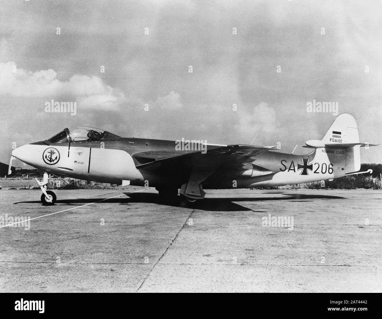 A West German Navy Hawker Sea Hawk FGA.100 (s/n SA+206) am 4. März 1957.; Stockfoto