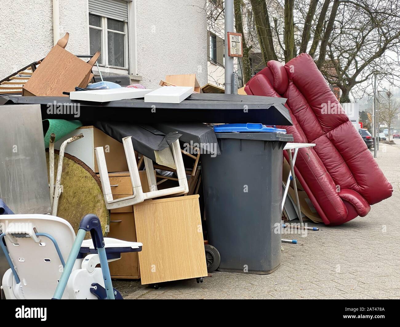 Müll auf einem Haus Stockfoto