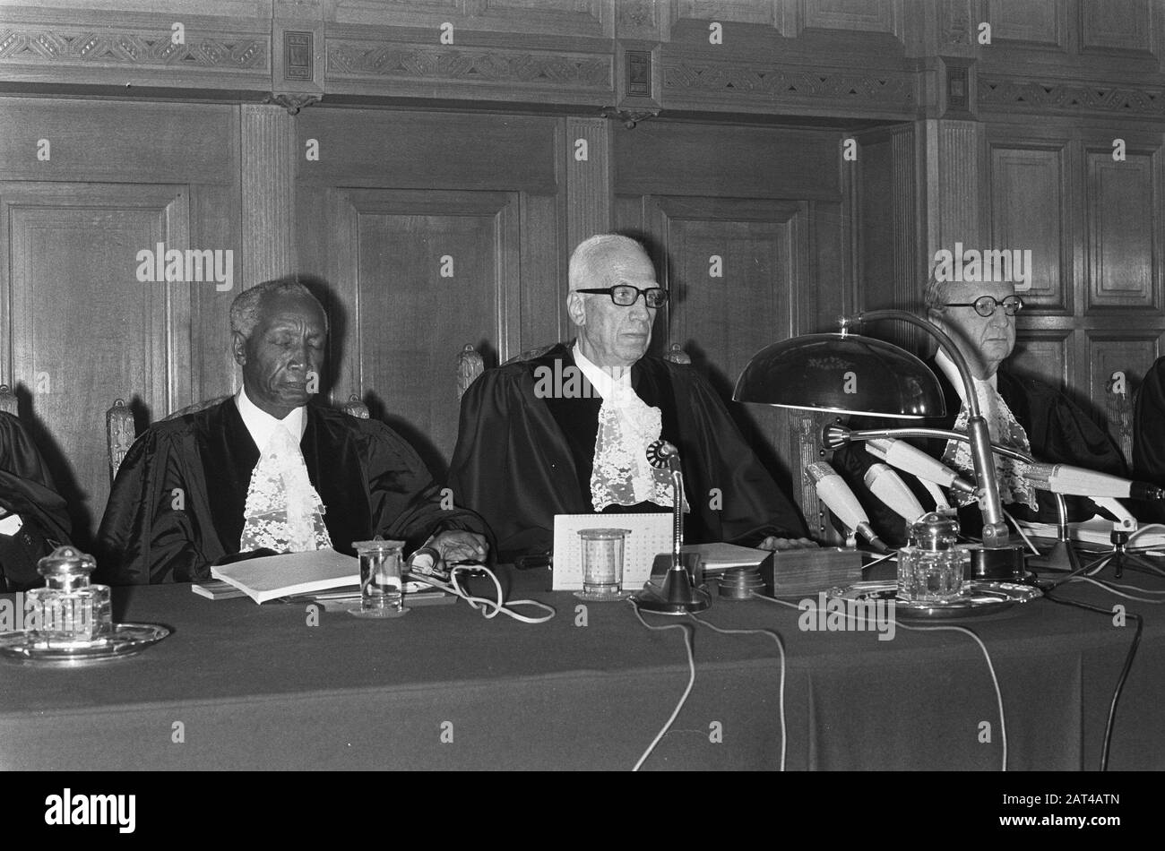 Internationaler Gerichtshof in den Haag Entscheidung über die Klage Australiens wegen französischer Atomtests, Richter Forster, Vize Datum: 22. Juni 1973 Standort: Australien, die Haag Schlüsselwörter: Nektoren, Richter, Urteile Personenname: Forster Stockfoto
