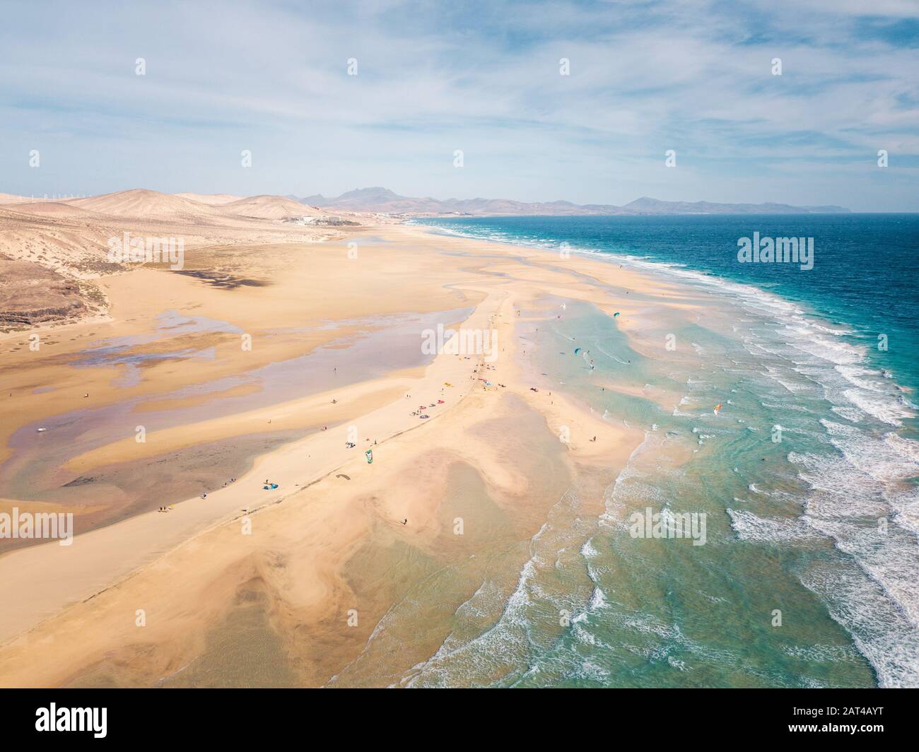 Strand von Sotavento bei Flut, Fuerteventura, Kanarische Inseln. Luftansicht Stockfoto