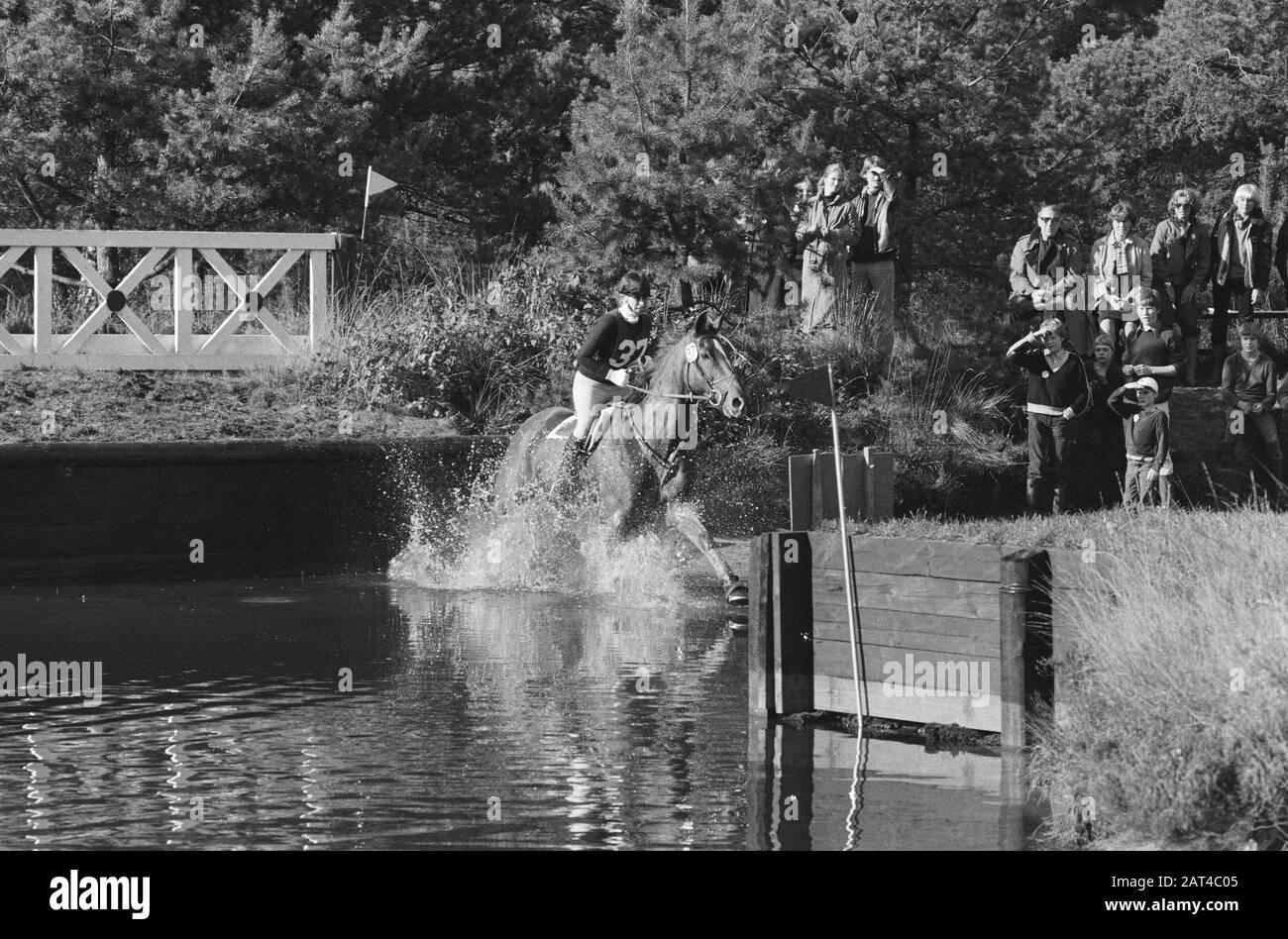 Internationales Militär in Boekelo, Prinzessin Anne von England in Aktion Datum: 25. Oktober 1980 Ort: Boekelo Schlagwörter: Pferde, Reiter persönlicher Name: Anne, Prinzessin von Großbritannien Stockfoto