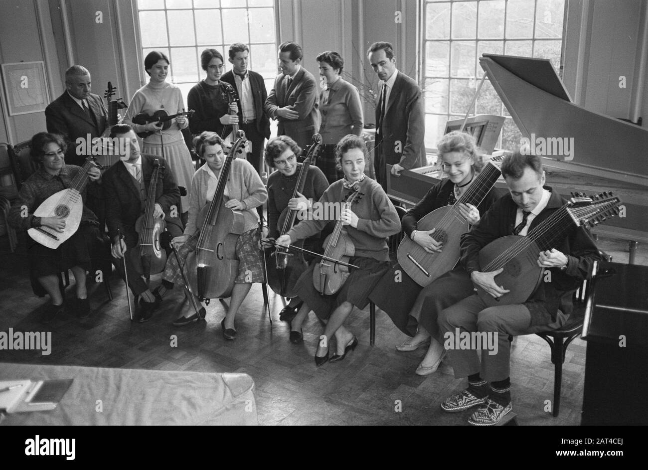 Internationale Studienwoche im Toonkunst Center Eduard van Beinum in Breukelen widmet sich der Musik des Barock die Gruppe Datum: 10. Januar 1964 Ort: Breukelen Schlüsselwörter: Studienwochen: Pot, Harry/Anefo Stockfoto