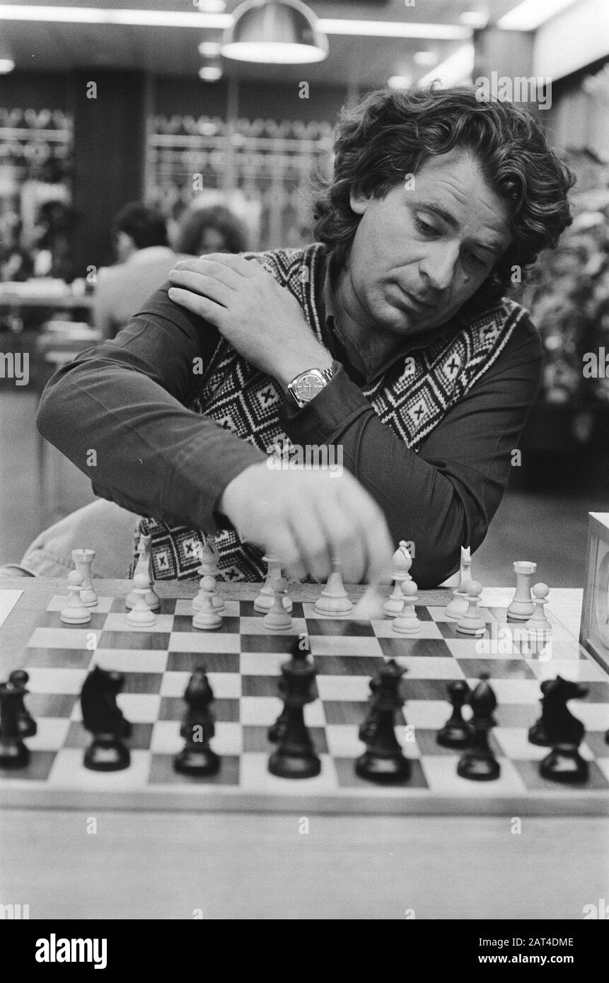 Interpolis Chess Tournament 1. Runde; Spasski während seines Spiels gegen Miles Datum: 1. September 1978 Schlagwörter: Schachpersonname: Spassky, Boris Stockfoto