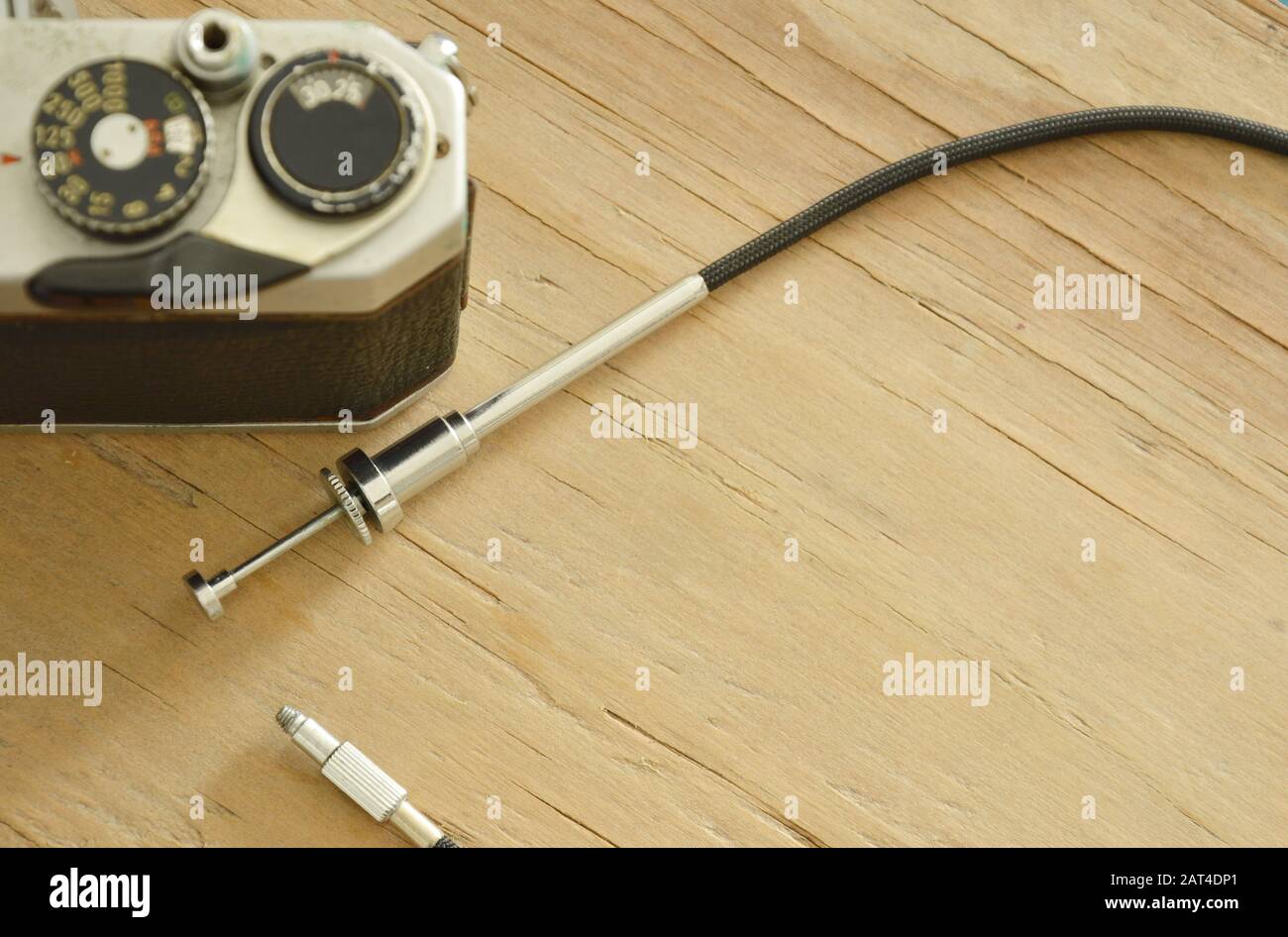 Klassisches Shutter-Kabel, das auf der Filmkamera sofort einsatzbereit ist Stockfoto