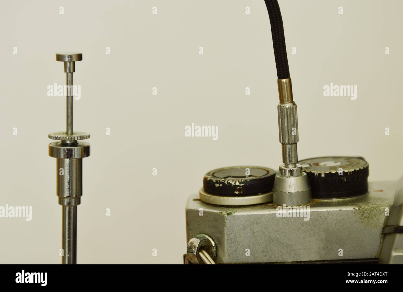 Klassisches Shutter-Kabel, das auf der Filmkamera sofort einsatzbereit ist Stockfoto