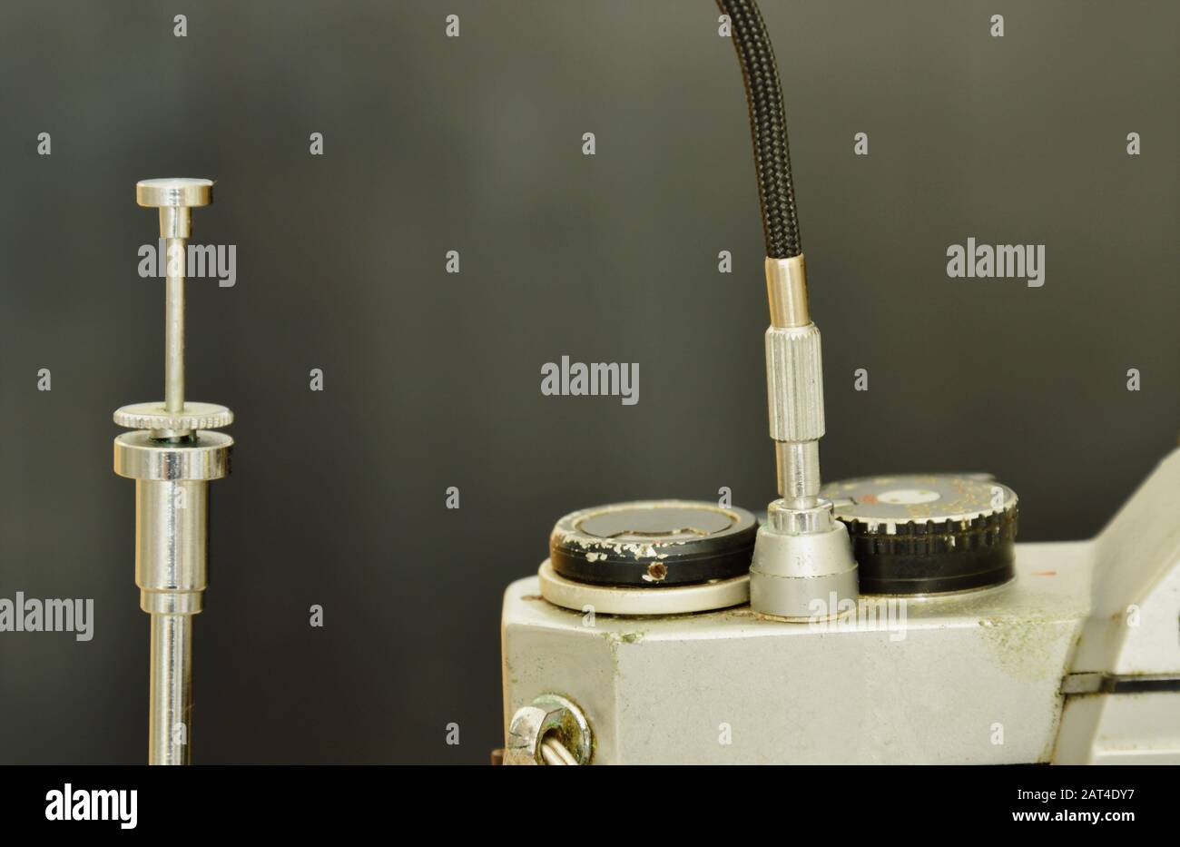 Klassisches Shutter-Kabel, das auf der Filmkamera sofort einsatzbereit ist Stockfoto