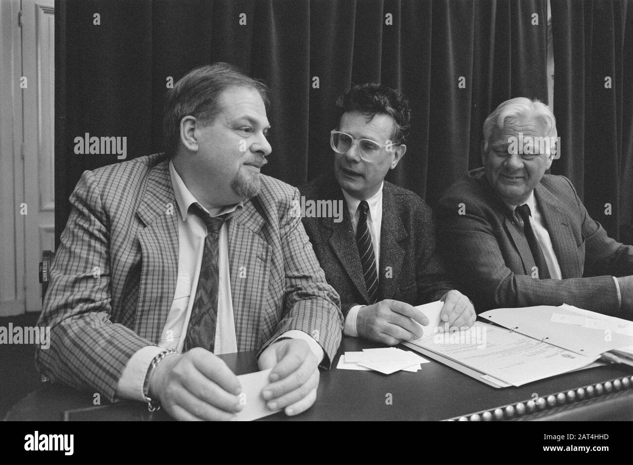 Jan Schaefer nach Krankheit zurück im Haus Datum: 19. Januar 1988 Schlagwörter: Politischer Personenname: Jan Schaefer Institutionenname: Zweite Kammer Stockfoto