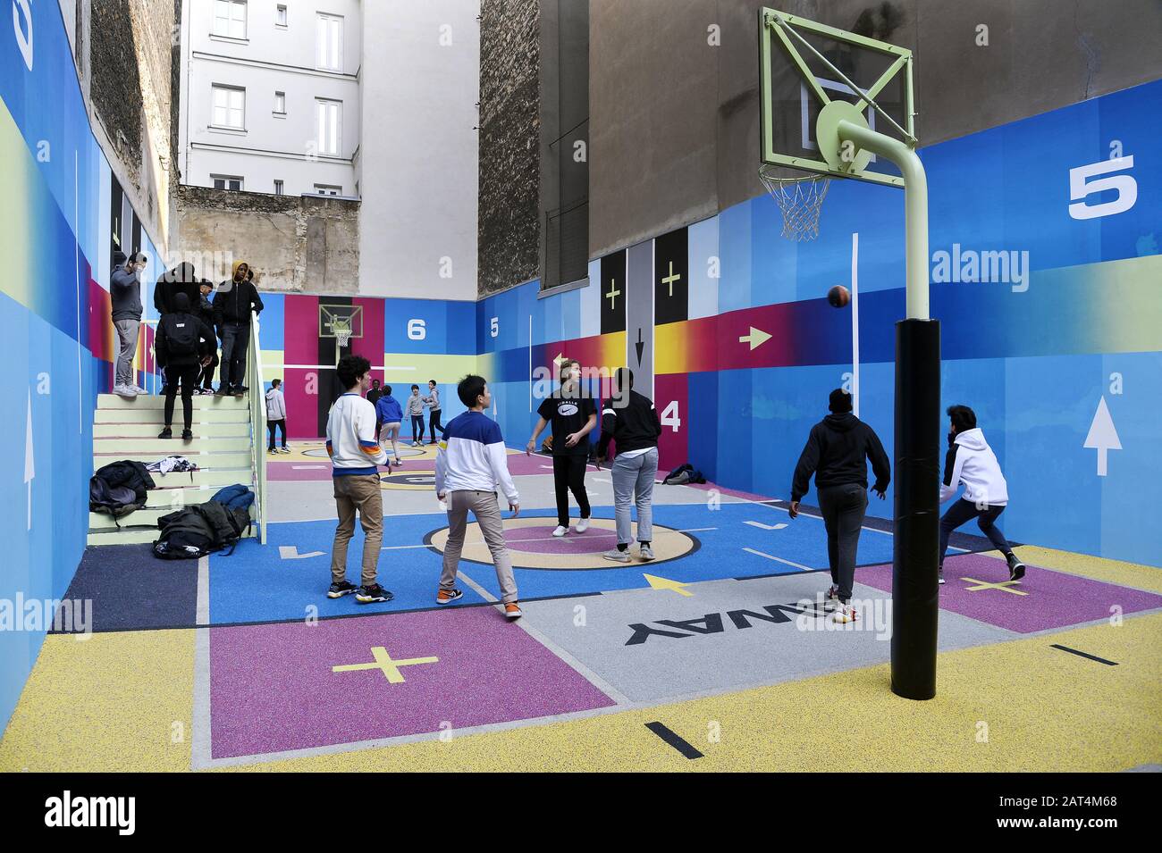 Pigalle basketball -Fotos und -Bildmaterial in hoher Auflösung – Alamy