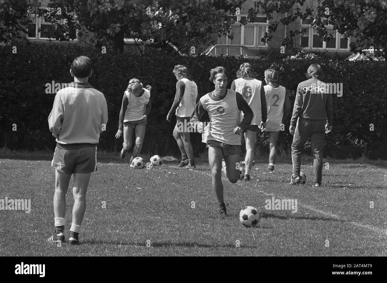 Johan Cruijff trainiert bei Ajax Datum: 15. August 1973 Schlagwörter: Sport, Fußball Personenname: Cruijff, Johan Stockfoto