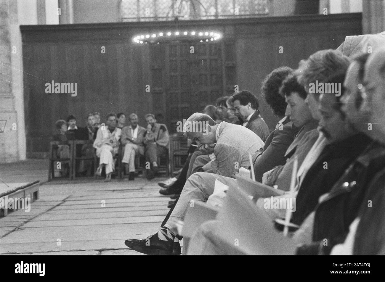 Kerzen für verstorbenen Aids-Patienten während des AIDS-Gedenktags in Amsterdam Datum: 30. Mai 1987 Ort: Amsterdam, Noord-Holland Schlüsselwörter: Kerzen, Aids Persönlicher Name: AIDS Memorial Day Stockfoto