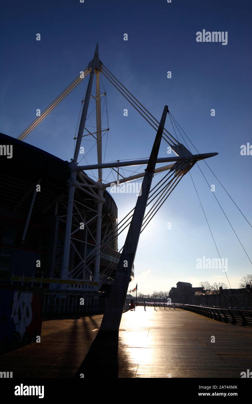 Blick auf den Millennium Walk und das Millennium/Fürstbistum Stadium, Cardiff, South Glamorgan, Wales, Großbritannien Stockfoto