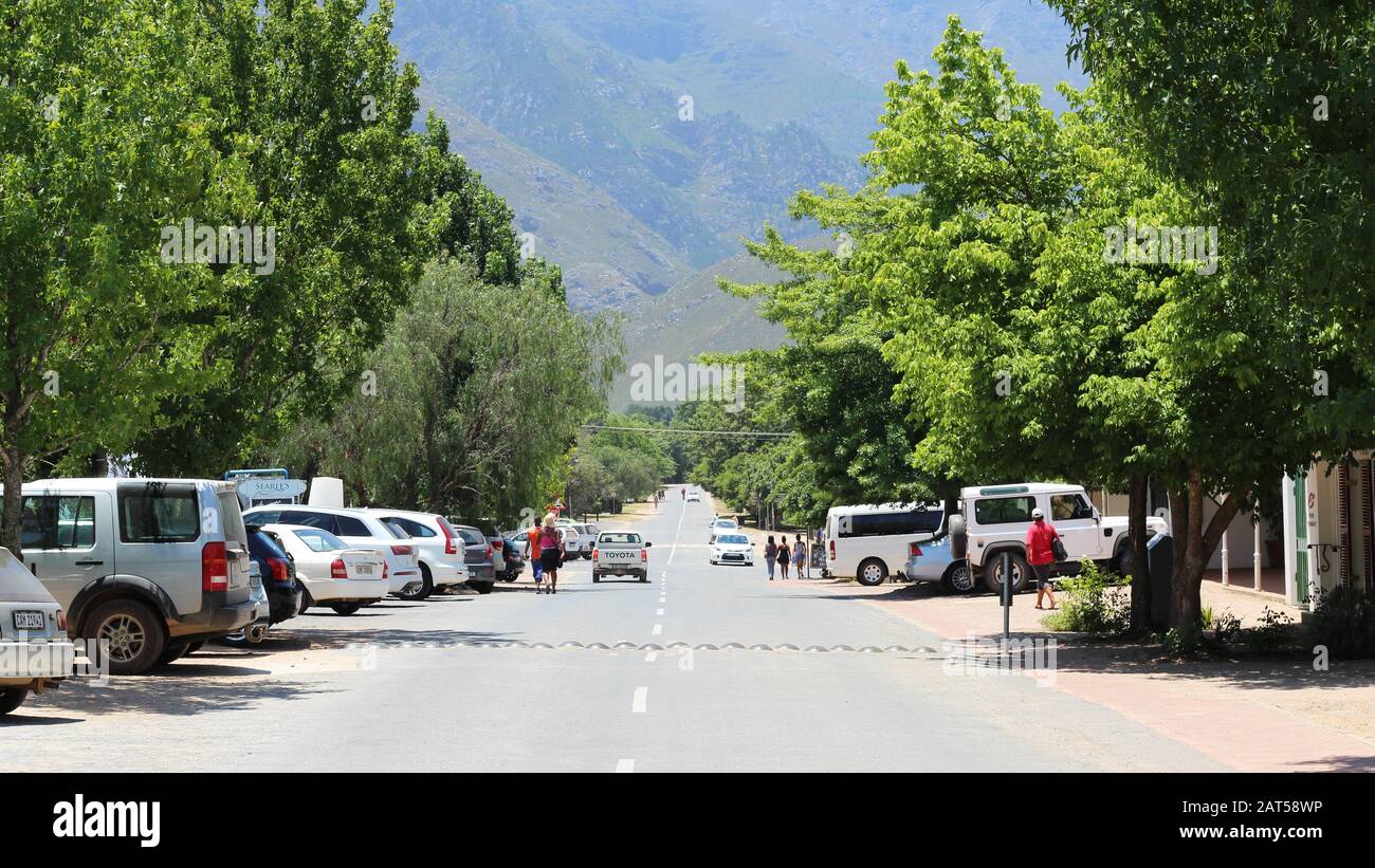 Grayton, SÜDAFRIKA - 02. Februar 2019: Die Hauptstraße, die durch Grayton führt. Diese kleine Stadt liegt im Gebiet Overberg am Westkaper, S Stockfoto