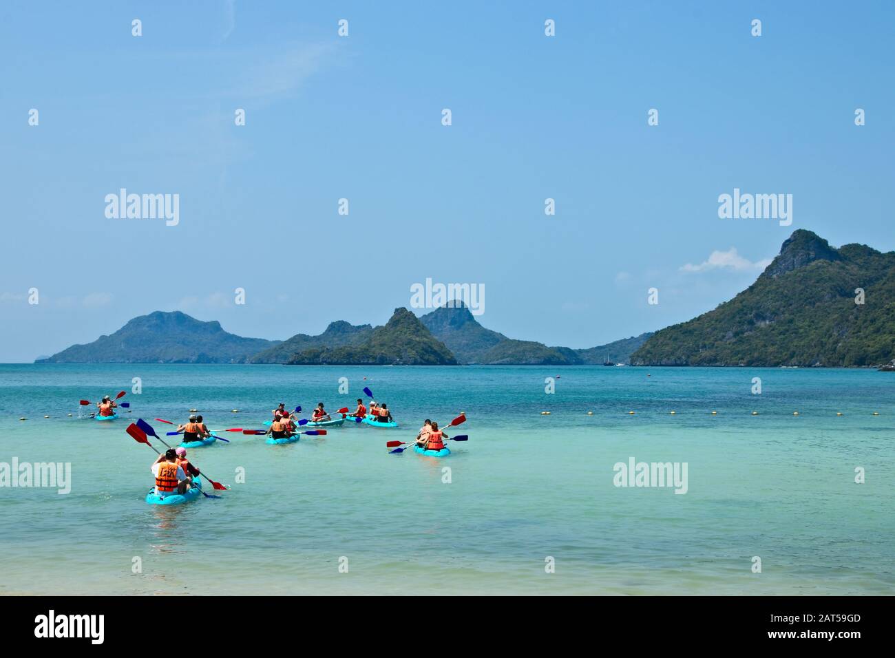 Ko SAMUI, THAILAND - 26. April 2019: Kajaktouren im Ang Thong Marine National Park sind eine beliebte Touristenattraktion. Stockfoto