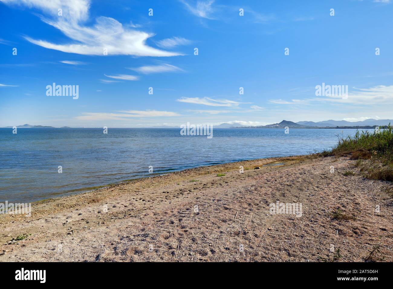 Leerer Strand von Los Alcázares, Mar Menor, Cartagena, Costa Blanca, Spanien Stockfoto