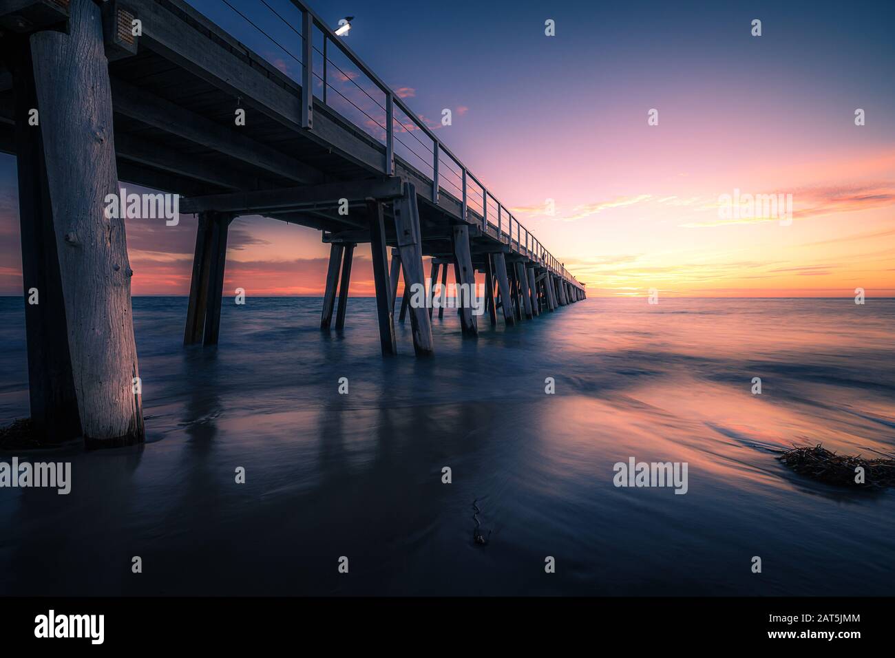 Sonnenuntergang über Grange Jetty, Adelaide, South Australia Stockfoto