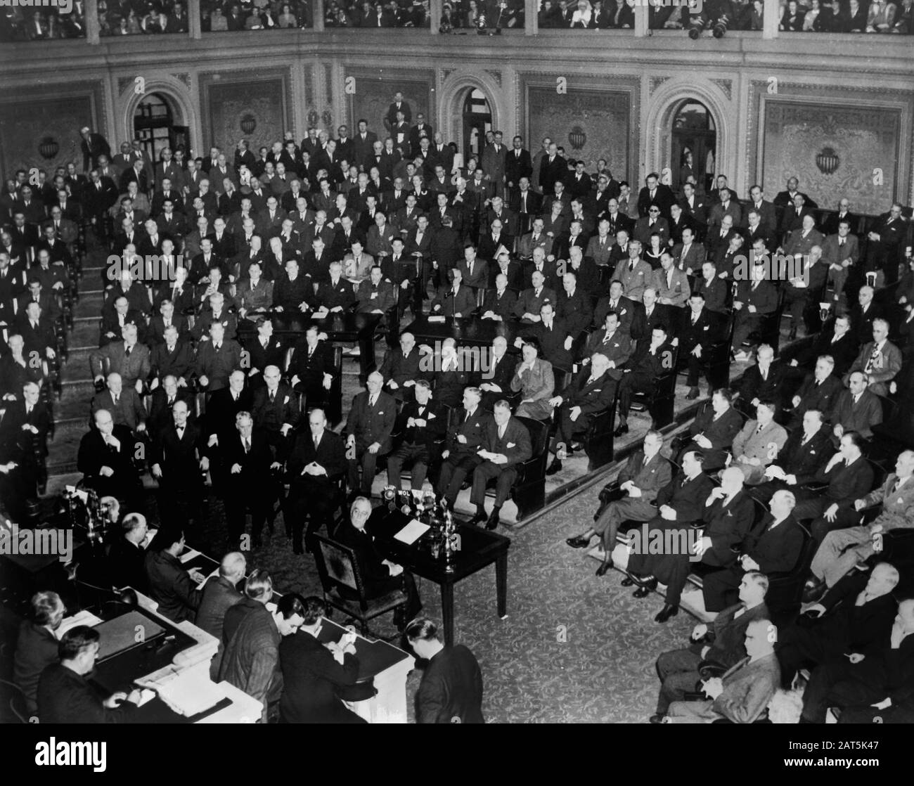 US-Präsident Franklin Roosevelt vor dem Kongress in Washington, D.C., USA, Harris & Ewing, 1. März 1945 Stockfoto