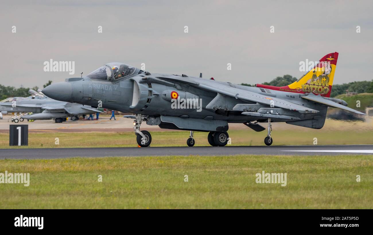 Kampfflugzeug-Display der spanischen Marine EAV-8B Harrier II Plus auf der Royal International Air Tattoo, RAF Fairford, Großbritannien am 21. Juli 2019. Stockfoto