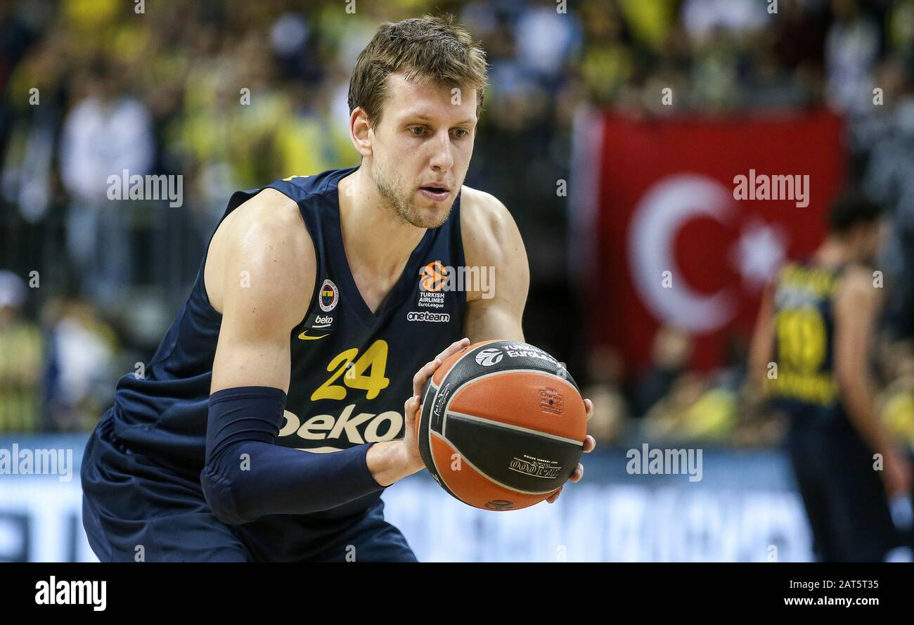 Berlin, Deutschland. Januar 2020. Basketball: Euroleague, Alba Berlin - Fenerbahce Istanbul, Hauptrunde, 22. Spieltag, Mercedes Benz Arena. Jan Vesely aus Fenerbahce Istanbul spielt den Ball. Kredit: Andreas Gora / dpa / Alamy Live News Stockfoto