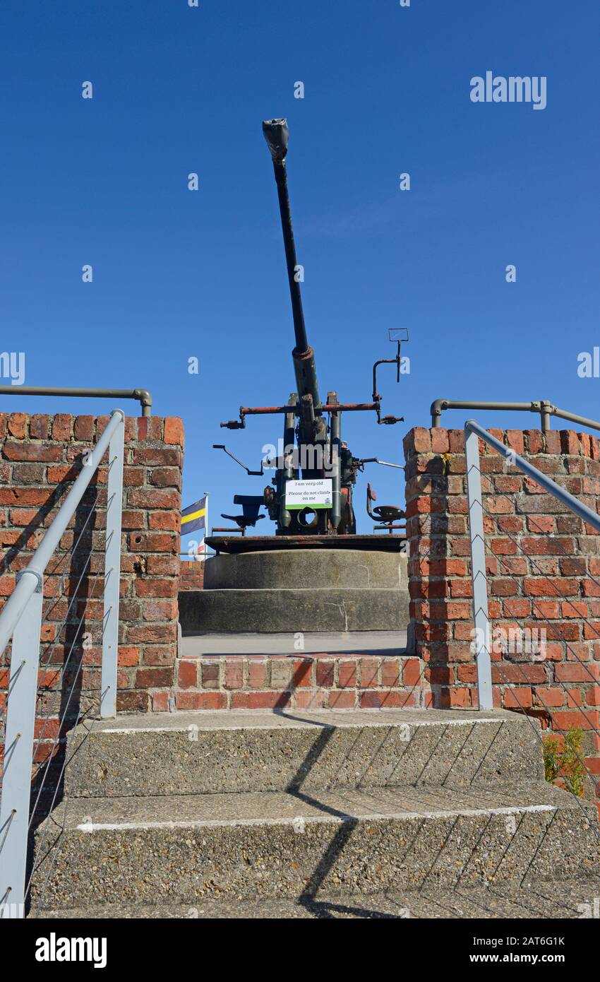 Ein zweiter Weltkrieg Ära Bofors 40mm Anti-Aircraft-Kanone im Nothe Fort Museum in Weymouth, Dorset, Großbritannien Stockfoto