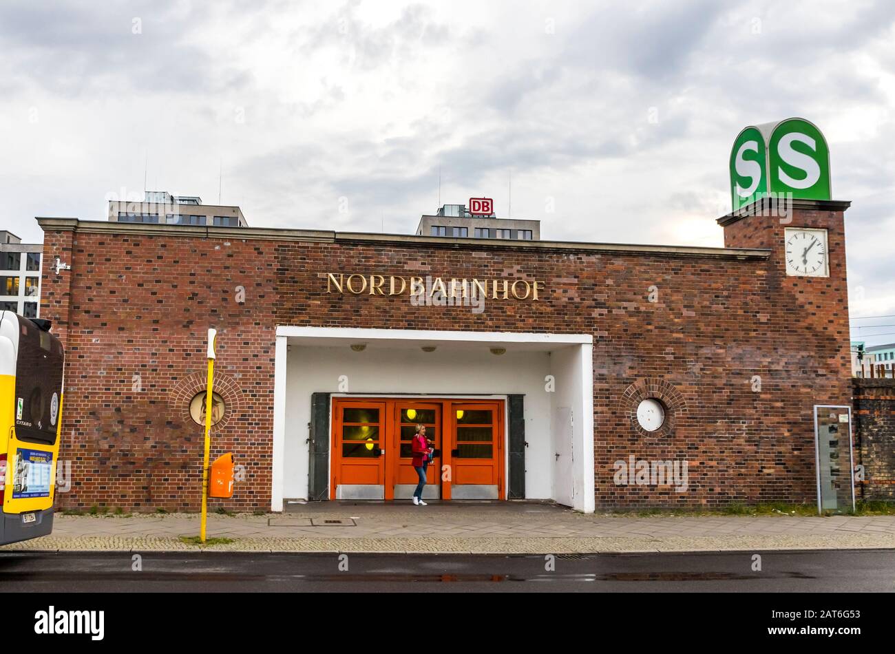 Berlin, Deutschland - 15. September 2017: Der Berliner S-Bahnhof Nordbahnhof (früher Stettiner Bahnhof) ist ein Bahnhof im Berliner Bezirk Mitte. Stockfoto