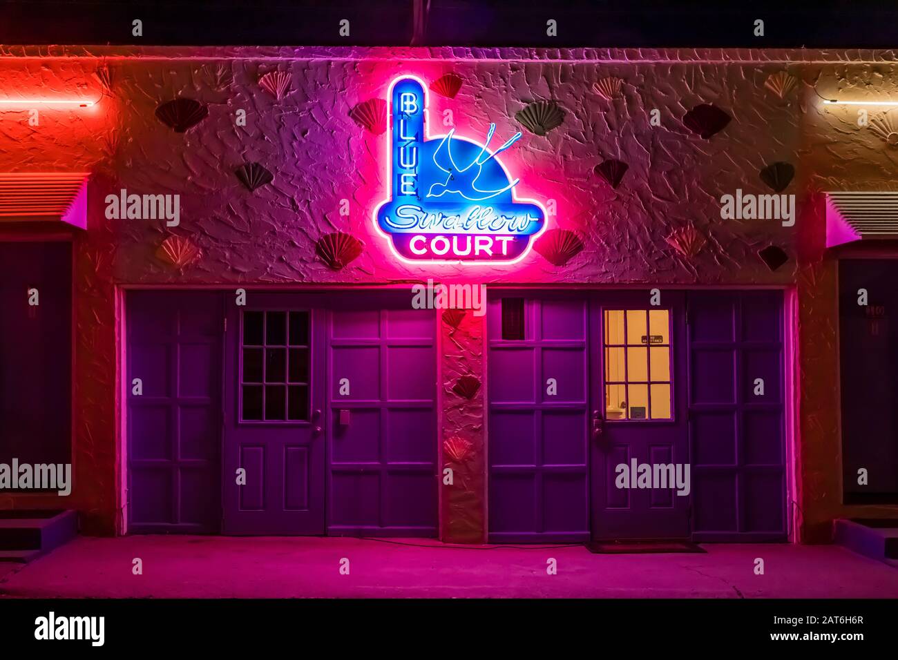 Classic Blue Swallow Motel entlang Der Historischen Route 66 in Tucumcari, New Mexico, USA [keine Eigentumsfreigabe, und Schilder sind markenrechtlich geschützt; av Stockfoto