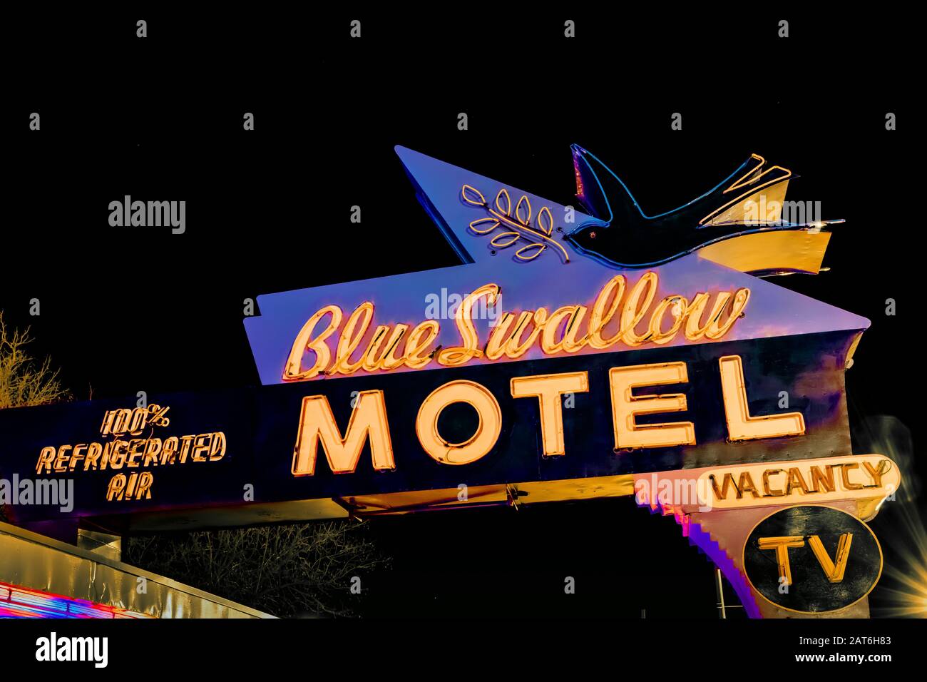 Classic Blue Swallow Motel entlang Der Historischen Route 66 in Tucumcari, New Mexico, USA [keine Freigabe von Eigentum oder Marken; zur redaktionellen Lizenzierung verfügbar Stockfoto