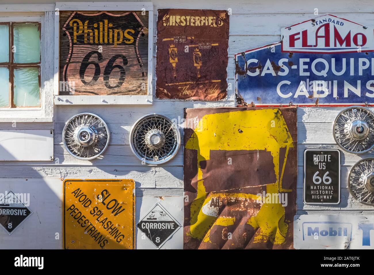 Teil der Americana-Kollektion im Hackberry General Store entlang Der Historischen Route 66 in Arizona, USA [keine Veröffentlichung der Immobilien; für redaktionelle Läuse verfügbar Stockfoto