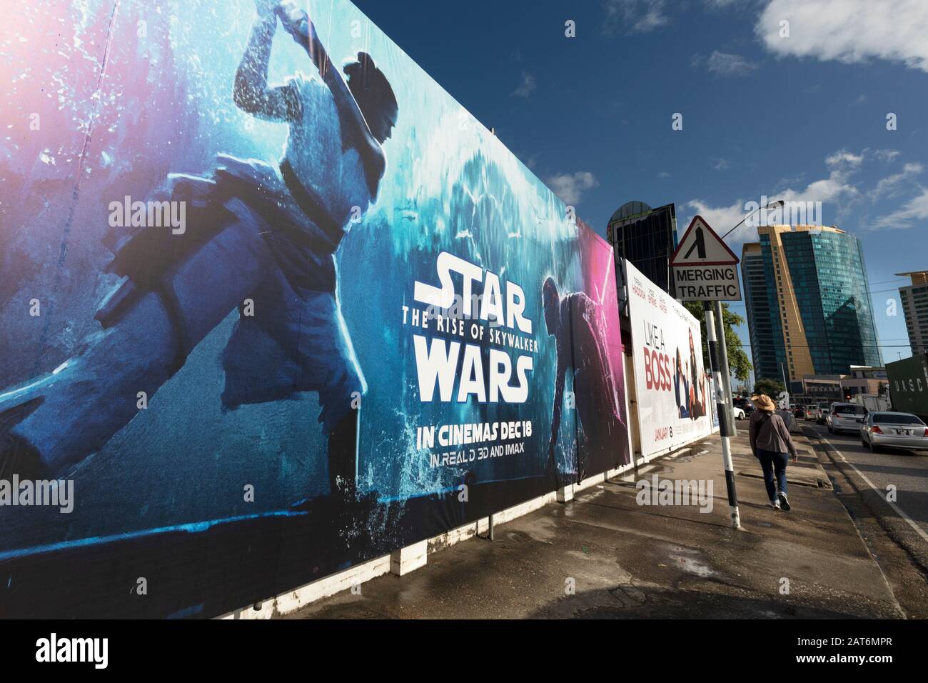 Werbung auf Hollywood-Filmplakaten entlang der Wrightson Road, Port of Spain, Trinidad und Tobago Stockfoto