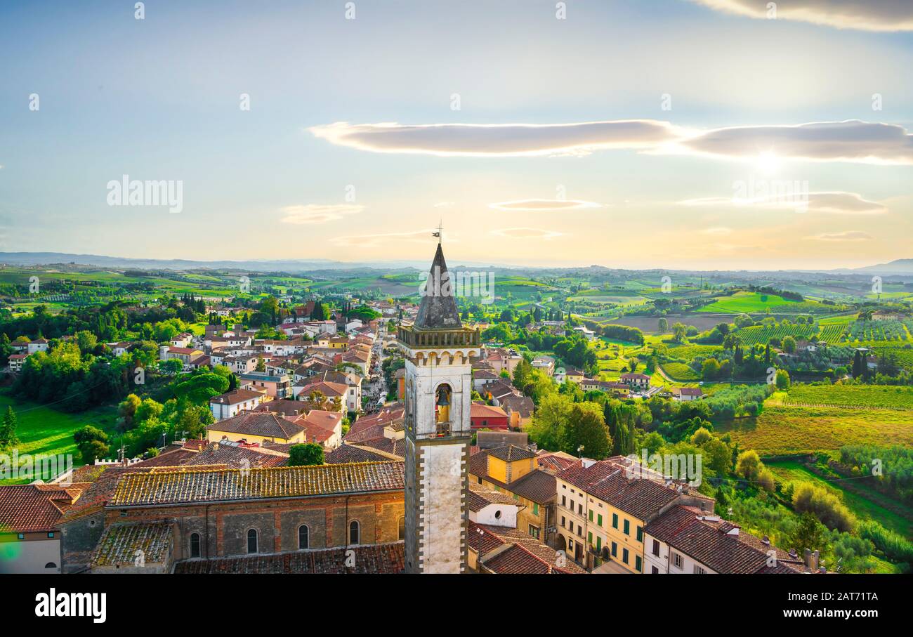 Vinci, Leonardo Geburtsort, Luftbild und Glockenturm der Kirche. Florenz, Toskana Italien Europa Stockfoto
