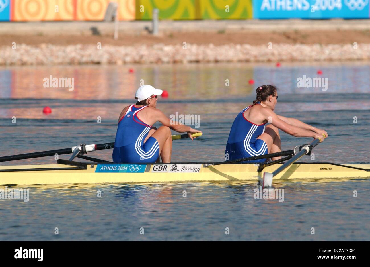 20040828 Olympische Spiele Athen Griechenland [Olympic Rowing Regatta] Lake Schinias GBR W2- Bow Kath Grainger und Cath Bishop E-Mail images@intersport-images.com [Mandatory Credit Peter Spurrier/ Intersport Images] Stockfoto