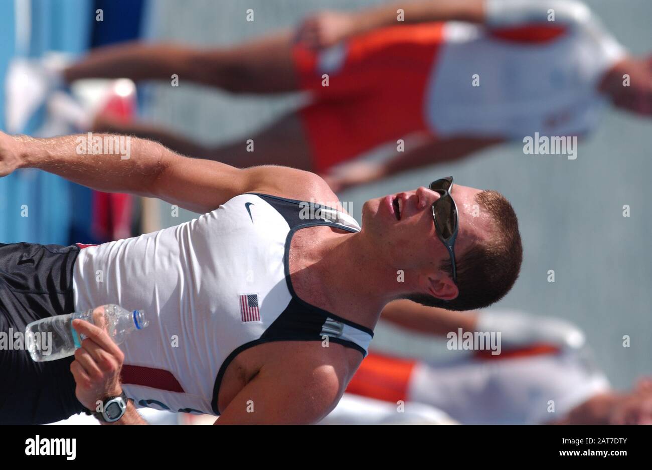 20040822 Olympische Spiele Athen Griechenland [Rowing-Sun Finals Day] Schinias-See. USA M8+ Goldmedaillengewinner feiern, nachdem sie das Finale gewonnen haben. Jason Read, 2. Wyatt Allen, 3. Chris Ahrens, 4. Joseph Hansen, 5. Matt Deakin, 6. Daniel Beery, 7. Beau Hoopman, Stroke Bryan Volpenhein und cox Pete Cipolllne Foto Peter Spurrier E-Mail images@intersport-images.com [Mandatory Credit Peter Spurrier/ Intersport Images] Stockfoto