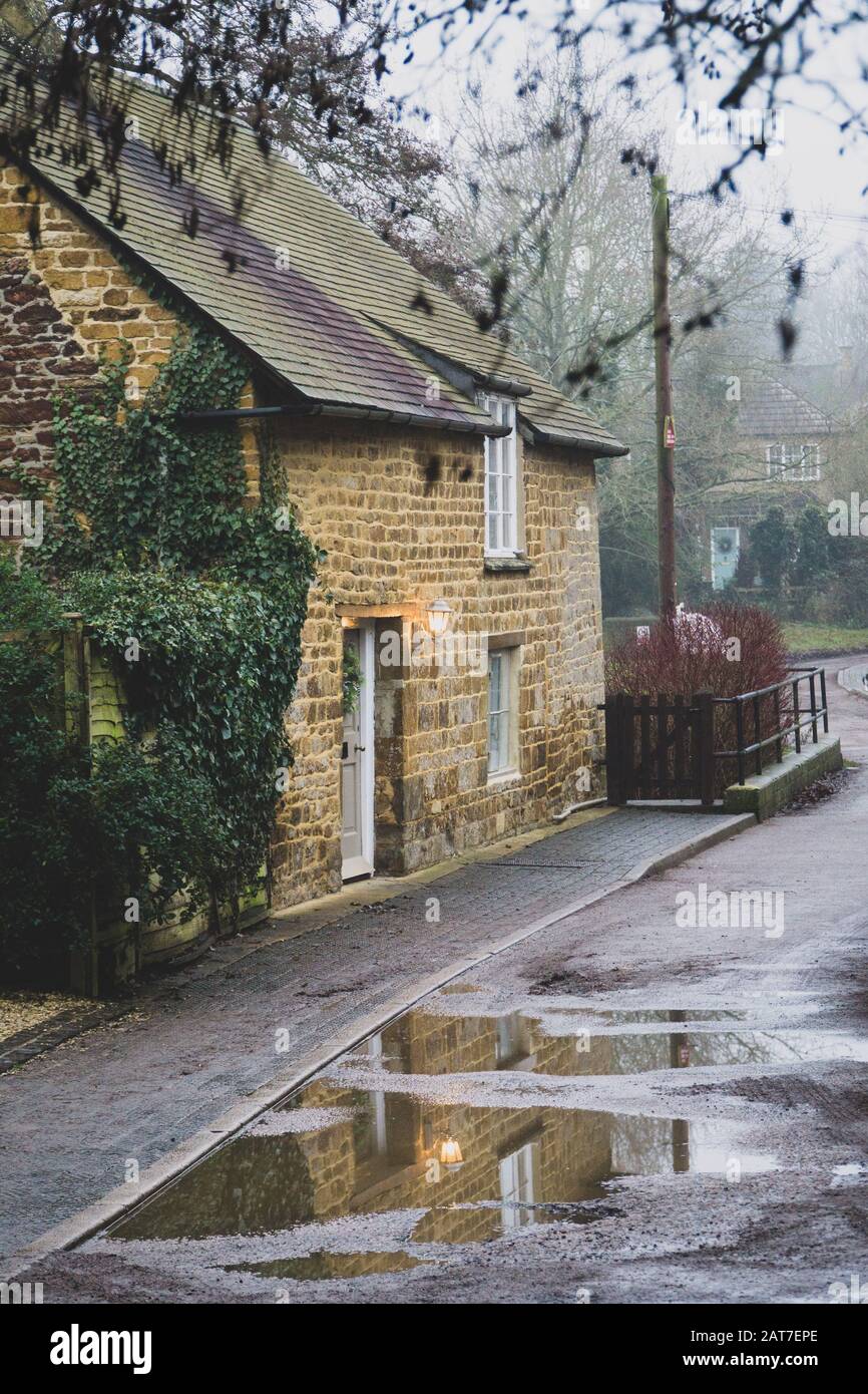 Traditionelle Cotswolds Cottages in Oxfordshire Stockfoto