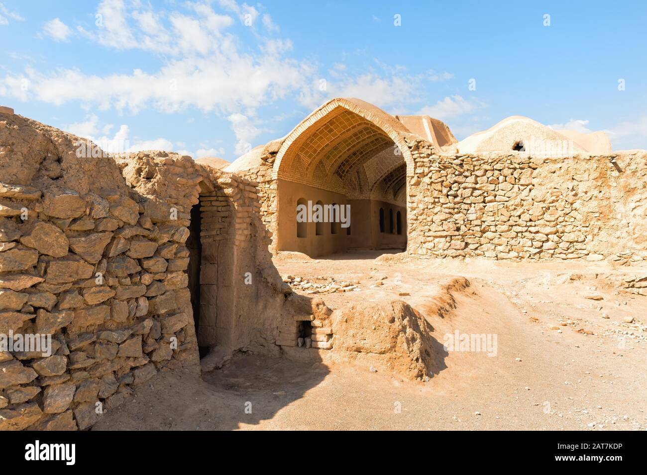 Ruinen von rituellen Gebäuden in der Nähe von Dakhmeh Zoroastrian Tower of Silence, Yazd, Iran Stockfoto