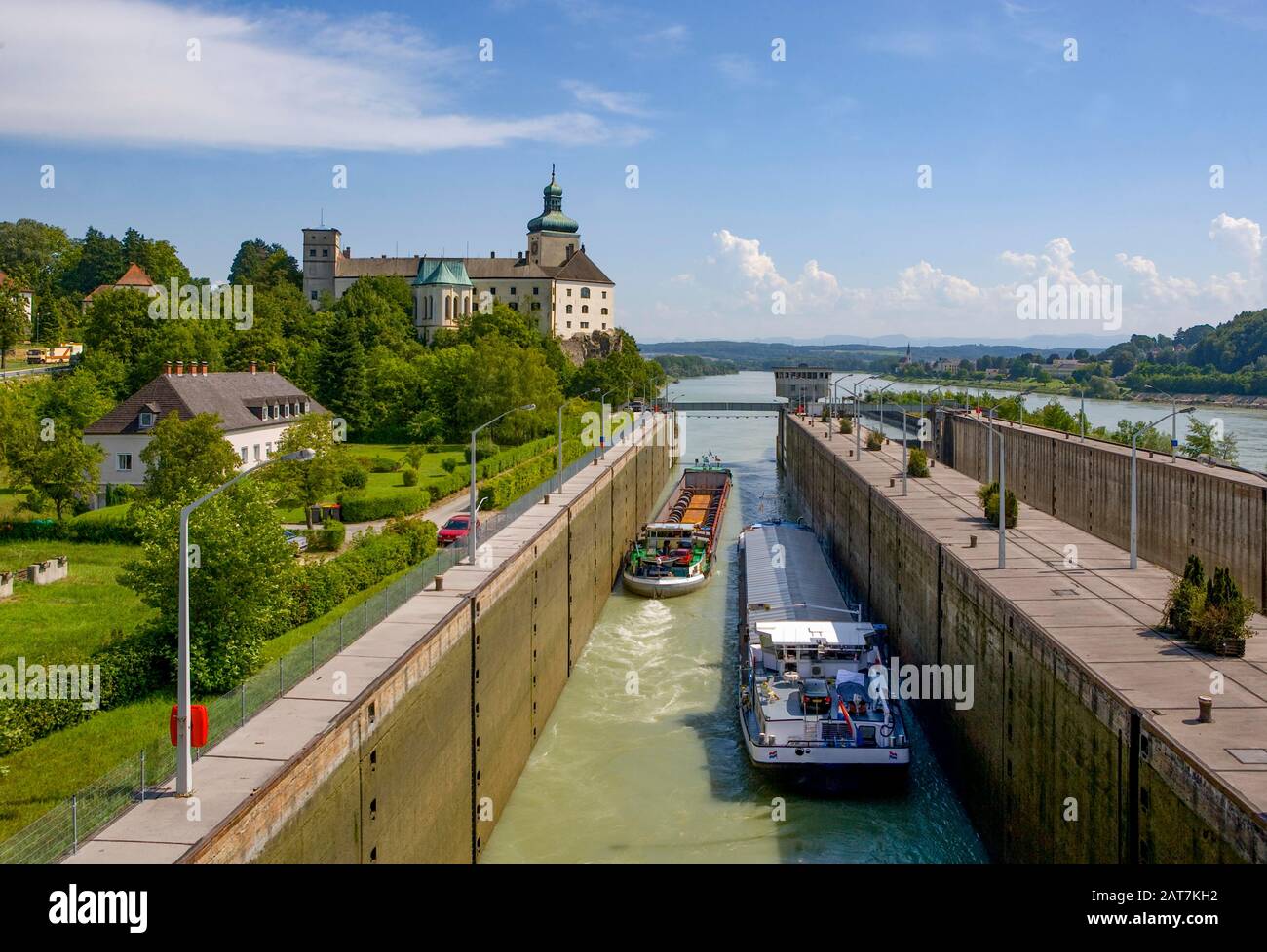 Donau, Schiffsschleuse, Donau-Kraftwerk Ybbs Persenbeug, Schloss Persenbeug, Ybbs Persenbeug, Strudengau, Oberösterreich Stockfoto