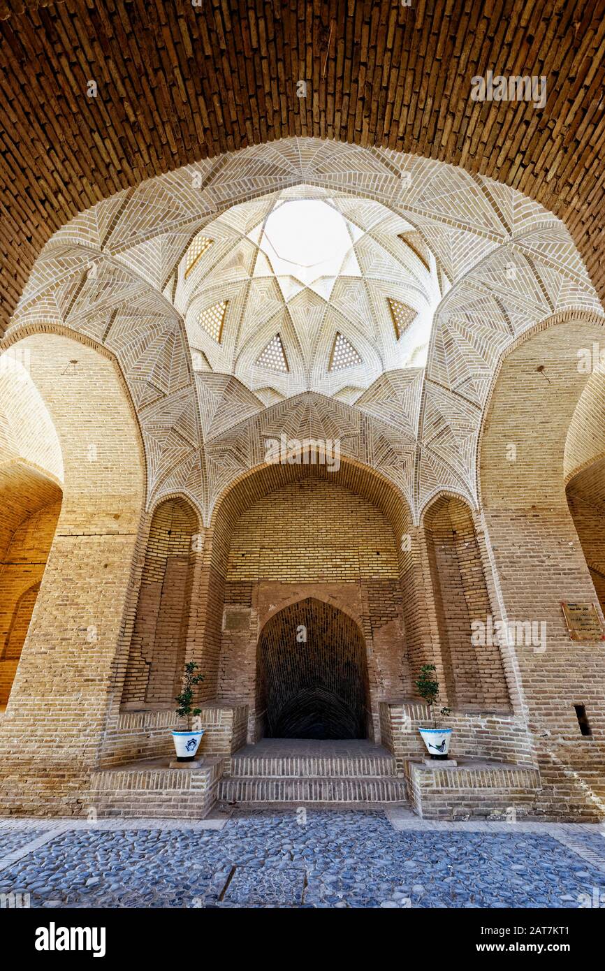 Eingang der Zisterne im Windfang, Caravanserai, Meybod, Provinz Yazd, Iran Stockfoto