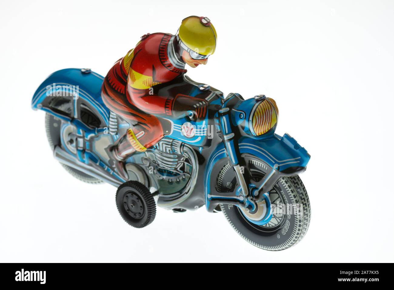 Nostalgisches Blechspielzeug, Motorradfahrer aus den 1950er Jahren, weißer Hintergrund, Deutschland Stockfoto