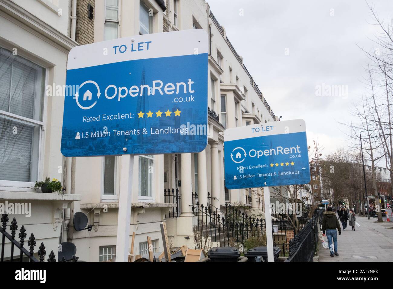 Offene Miete, Um Schilder vor einem Grundstück an der Cromwell Road, Earl's Court, London, Großbritannien, zu Lassen Stockfoto