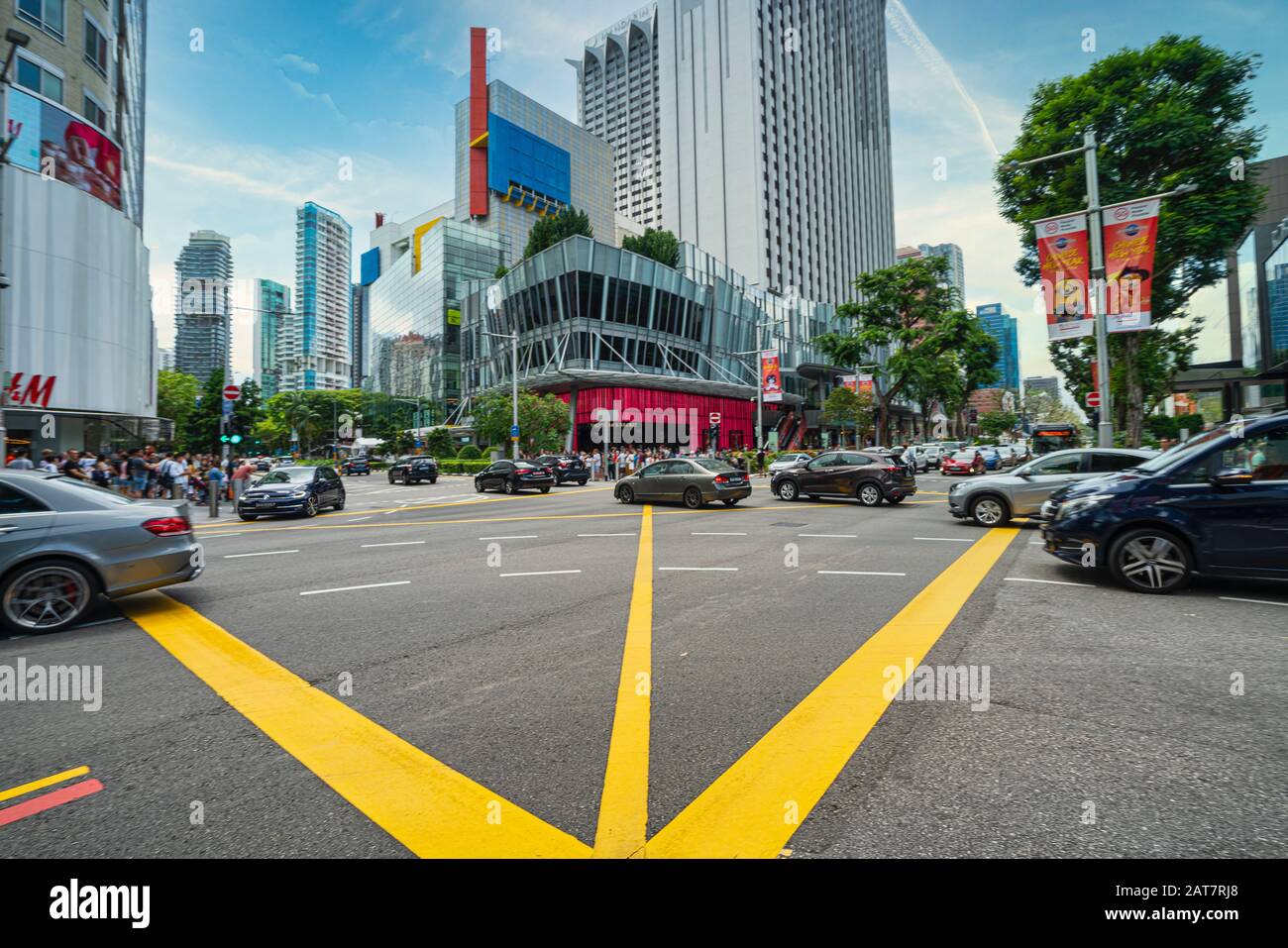 Singapur. Januar 2020. Der Verkehr in der Orchard Road Stockfoto