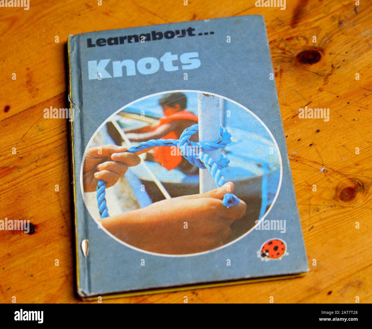 Ladybird Knoten Buch Vorderseite Cover Kinderbücher Großbritannien. KATHY DEWITT Stockfoto