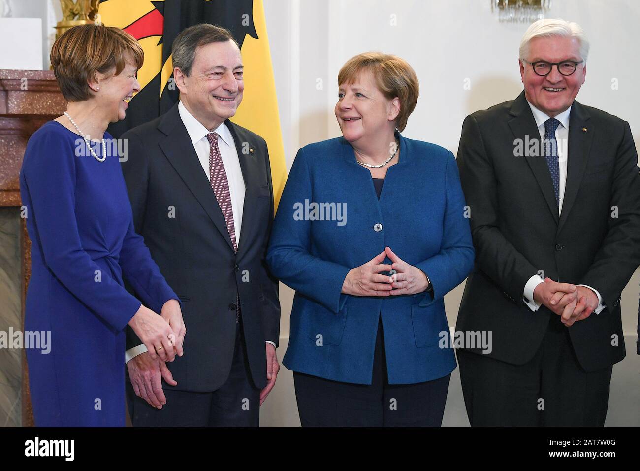 Berlin Deutschland Januar 2020 Elke Budenbender L R Ehefrau Von Bundesprasident Steinmeier Mario Draghi Ehemaliger Prasident Der Europaischen Zentralbank Ezb Bundeskanzlerin Angela Merkel Cdu Und Frank Walter Steinmeier Spd
