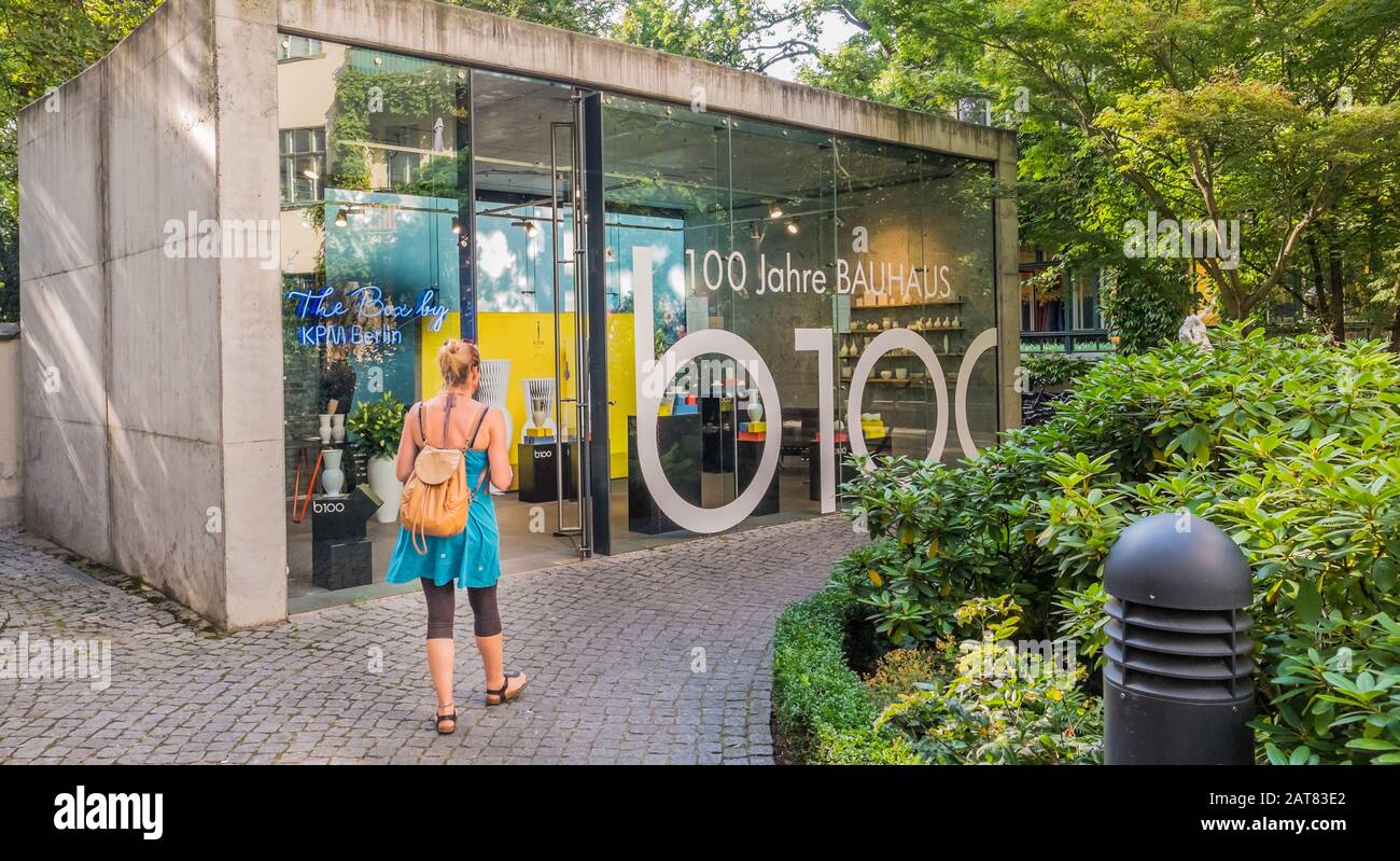 Königliche Porzellanfabrik, KPM-Box, bauhaus 100-jähriges Jubiläum, hackesche hoefe, berlin, deutschland Stockfoto
