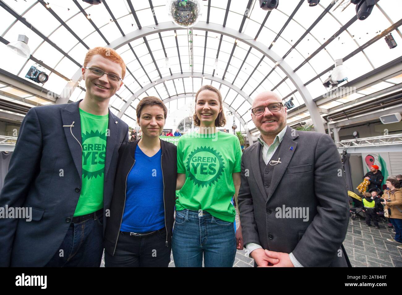 Glasgow, Großbritannien. Januar 2020. Abgebildet: (L-R) Ross Greer MSP; Ska Keller MEP - präsidentin der Grünen im Europäischen Parlament; Julia Bandel; Patrick Harvie MSP - Co-Leader der Scottish Green Party. Ska Keller MdEP - präsidentin der Grünen im Europäischen Parlament. An dem Tag, an dem das Vereinigte Königreich die Europäische Union verlässt, führen die schottischen Grünen eine große Kundgebung durch, um eine neue Kampagne "Green Yes" für Schottland zu starten, um wieder der EU als unabhängige Nation beizutreten. Dem schottischen Grünen-Co-Chef Patrick Harvie gehört Ska Keller, der Abgeordnete der Grünen im Europäischen Parlament, an Stockfoto