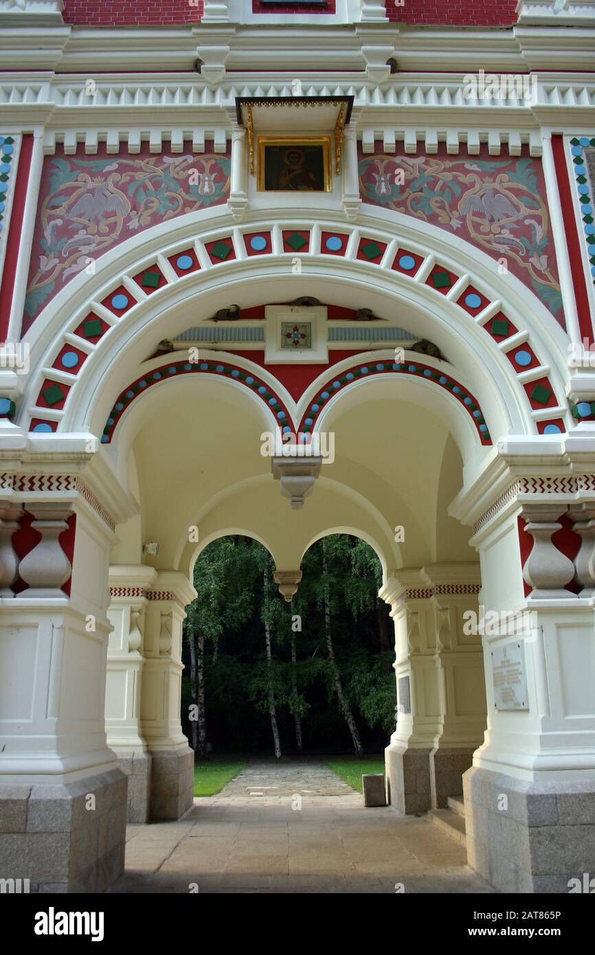 Detail der von Russland erbauten Ostorthodoxen Christophoruskirche in der bulgarischen Stadt Shipka in Erinnerung an die russisch-orthodoxe wa Stockfoto