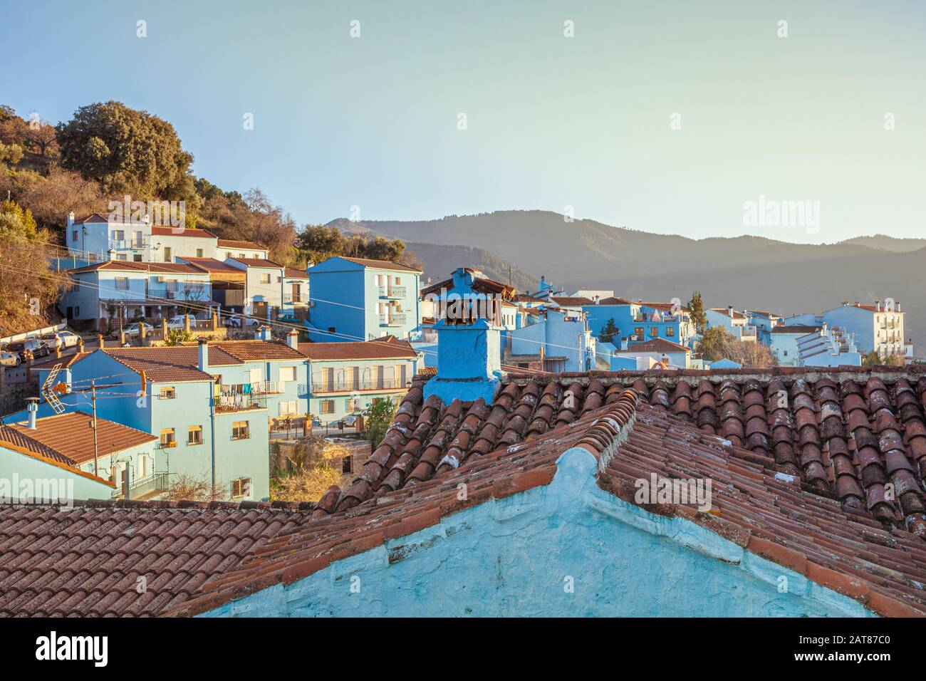 Das berühmte blaue Dorf Juzcar wurde auch als Dorf Smurf in Spanien Andalusien bezeichnet Stockfoto