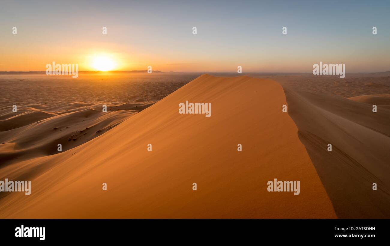 Sonnenuntergang in der Sahara, Erg Chebbi, Merzouga, Marokko Stockfoto