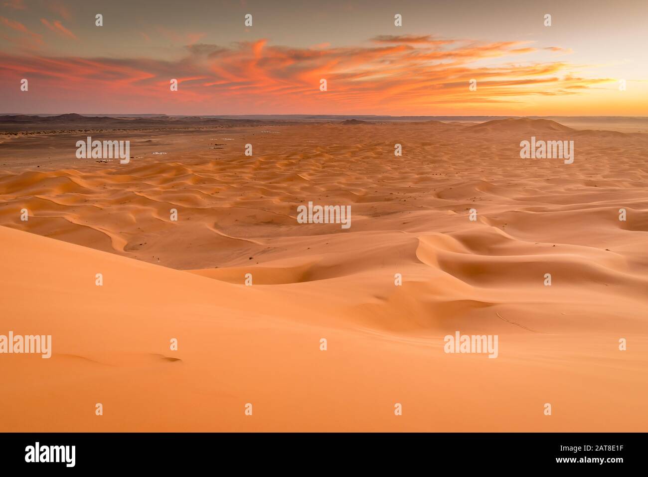 Goldene orangefarbene Sanddünen, Erg Chebbi, Merzouga, Marokko Stockfoto