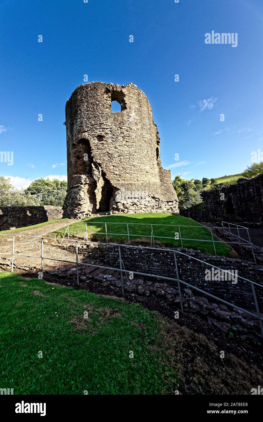 Ein Schloss und St. Bridgets Kirche sind die wichtigsten Gebäude in Skenfrith (Walisisch: Ynysgynwraidd) - ein kleines Dorf in Monmouthshire, Südosten Wales. Ich Stockfoto